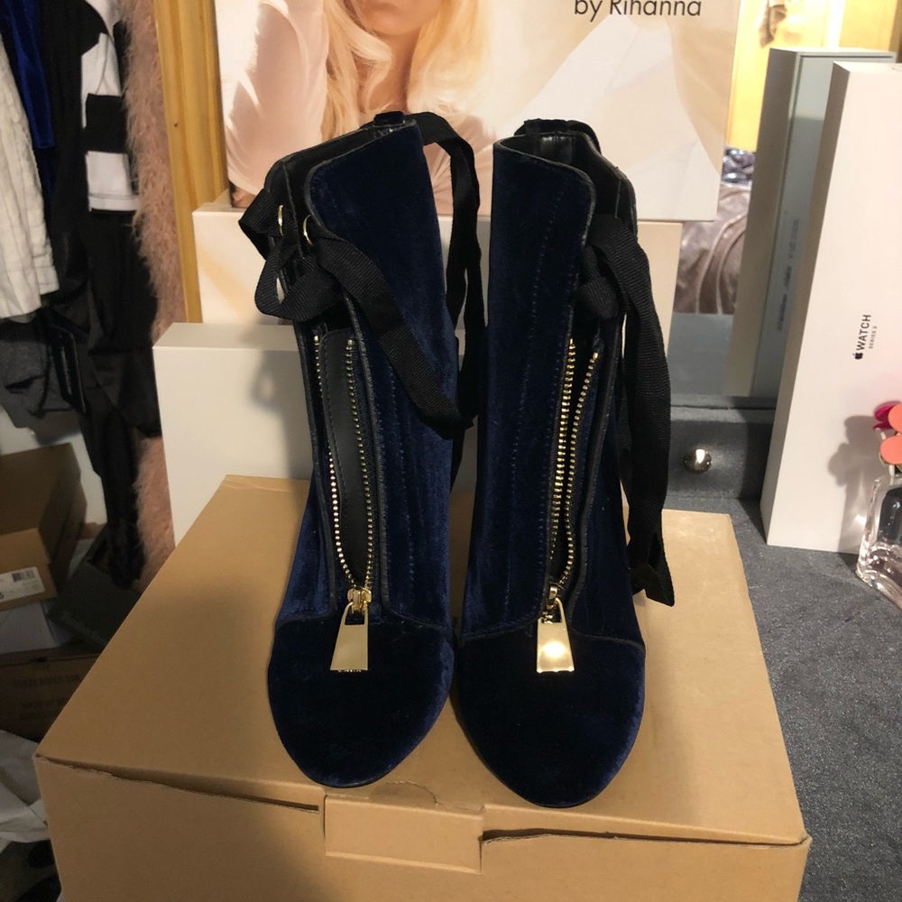 Zara Ankle boots brand new *Navy*